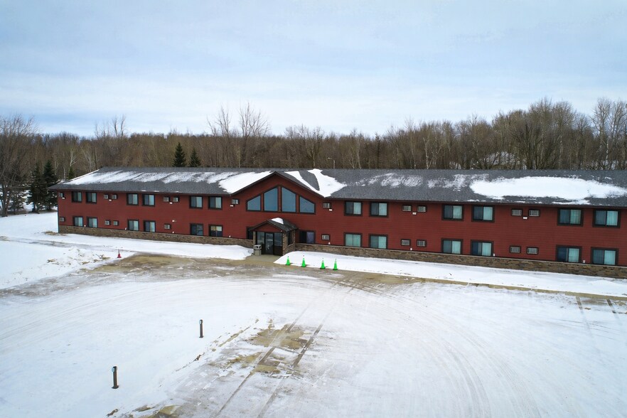 More Photos Of 406 Main Ave NE, Warroad Hotel For Sale