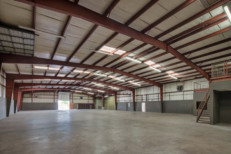 More Photos Of 4909 Fulton St, Houston Warehouse For Lease