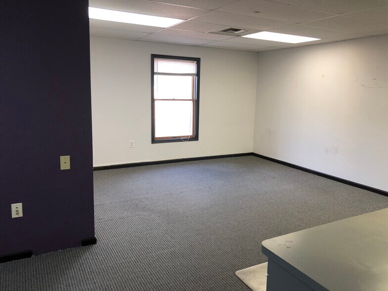 More Photos Of 11355 Pembrooke Sq, Waldorf Medical For Sale