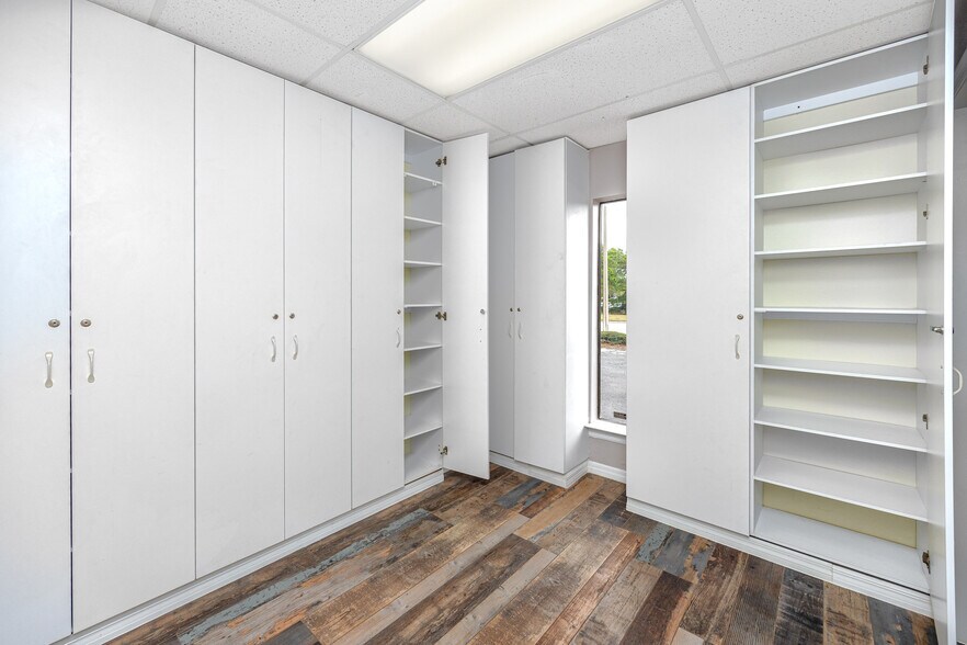 More Photos Of 6449 38th Ave, Saint Petersburg Medical For Lease