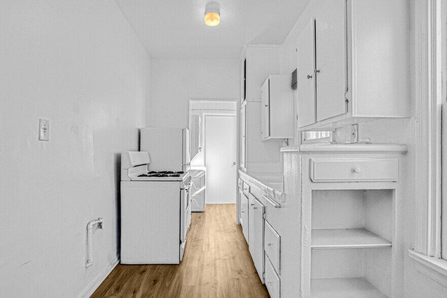 More Photos Of 1716 Magnolia Ave, Los Angeles Multifamily For Sale