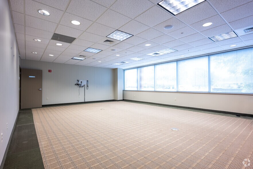 More Photos Of 1829 Eastchester Dr, High Point Unknown For Lease