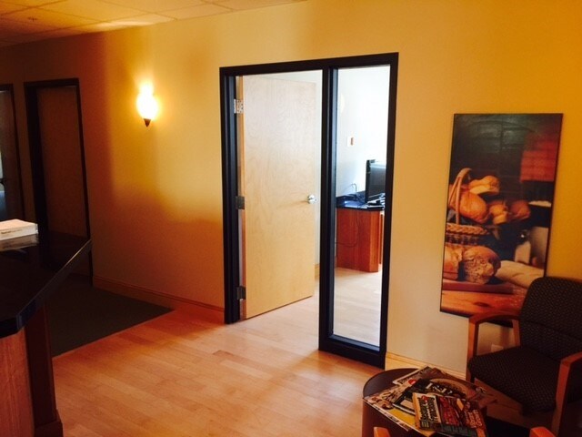 More Photos Of 913 Manor Dr NE, Spring Lake Park Office For Lease