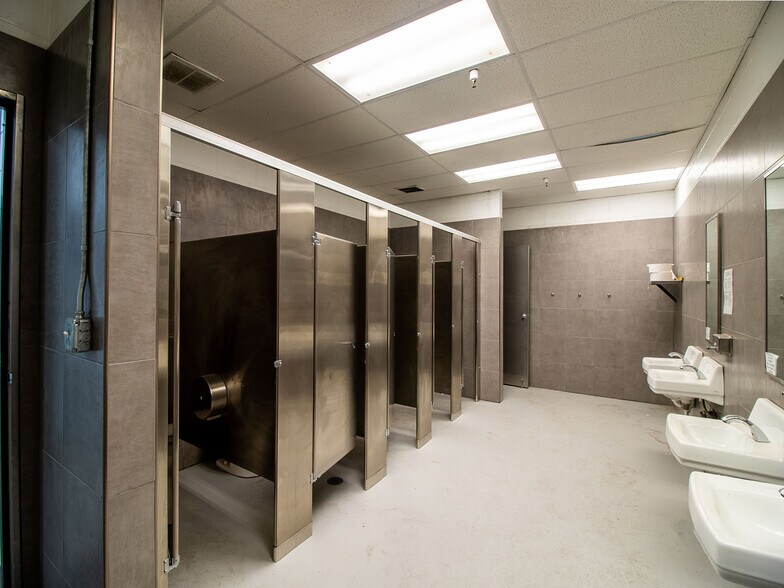 More Photos Of 99 S 3rd St, Hudson Warehouse For Lease