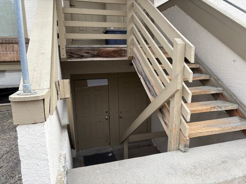 More Photos Of 457-463 Waterbury Ct, Columbus Office For Lease