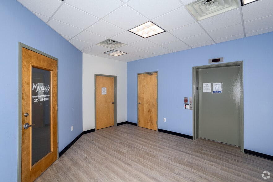 More Photos Of 8015-8021 Frankford Ave, Philadelphia Medical For Lease