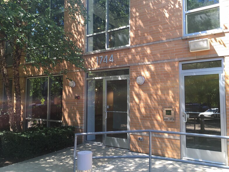 More Photos Of 1720-1740 Oak Ave, Evanston Apartments For Sale