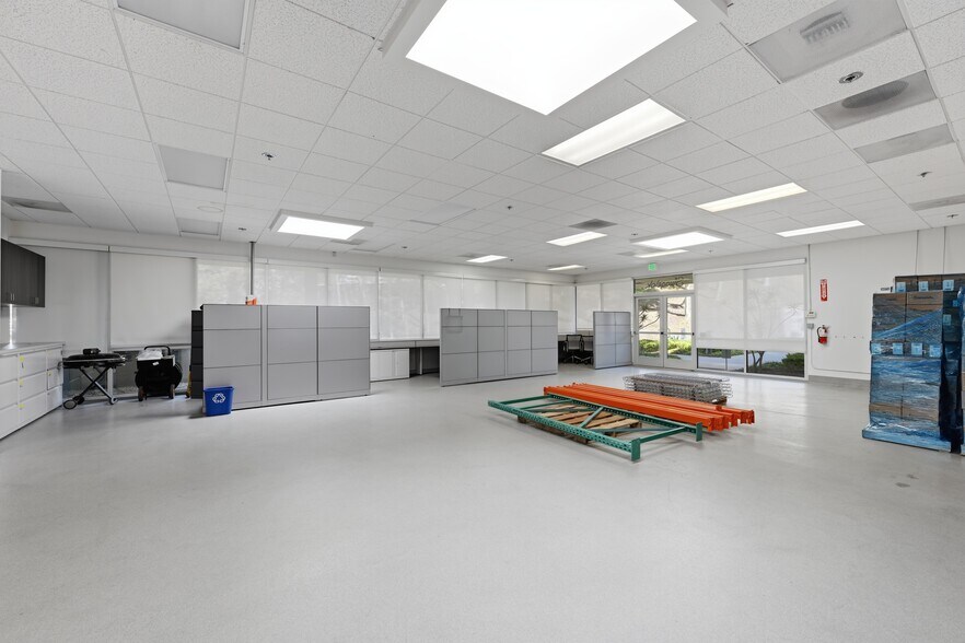 More Photos Of 9170-9190 Camino Santa Fe, San Diego Light Manufacturing For Sale
