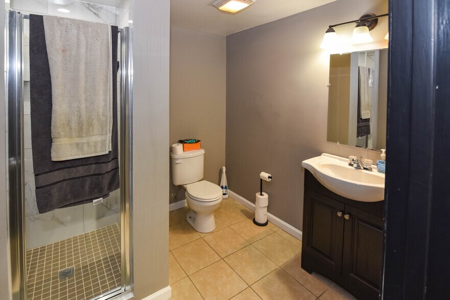More Photos Of 3809 Clarks Ln, Baltimore Apartments For Sale
