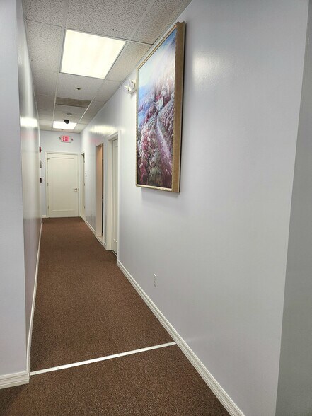 More Photos Of 681 Goodlette Rd N, Naples Medical For Lease