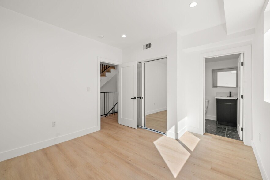 More Photos Of 1933 Magnolia Ave, Los Angeles Apartments For Sale