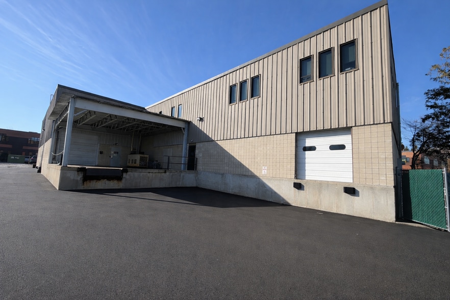 More Photos Of 6 Blackstone Valley Pl, Lincoln Office For Sale