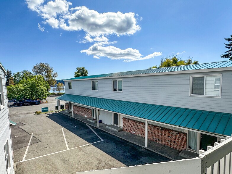 More Photos Of 8755 Shoreplace Pl NW, Silverdale Apartments For Sale