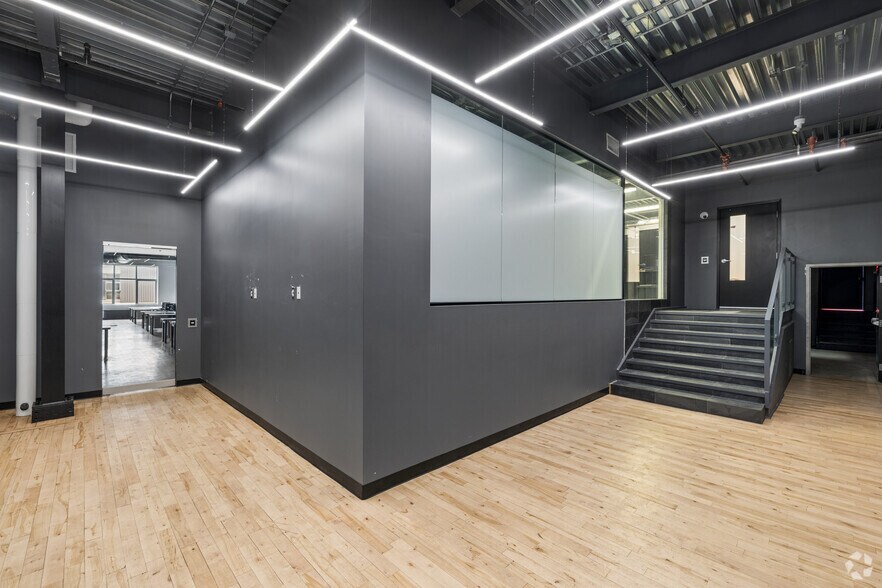More Photos Of 279 Rue Sherbrooke O, Montréal Office Residential For Lease