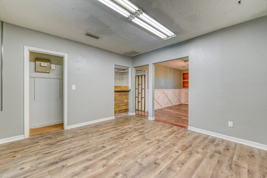 More Photos Of 1328 3rd St N, Jacksonville Beach Office For Lease