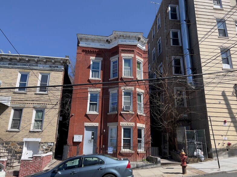 Primary Photo Of 142-144 Beech St, Yonkers Apartments For Sale