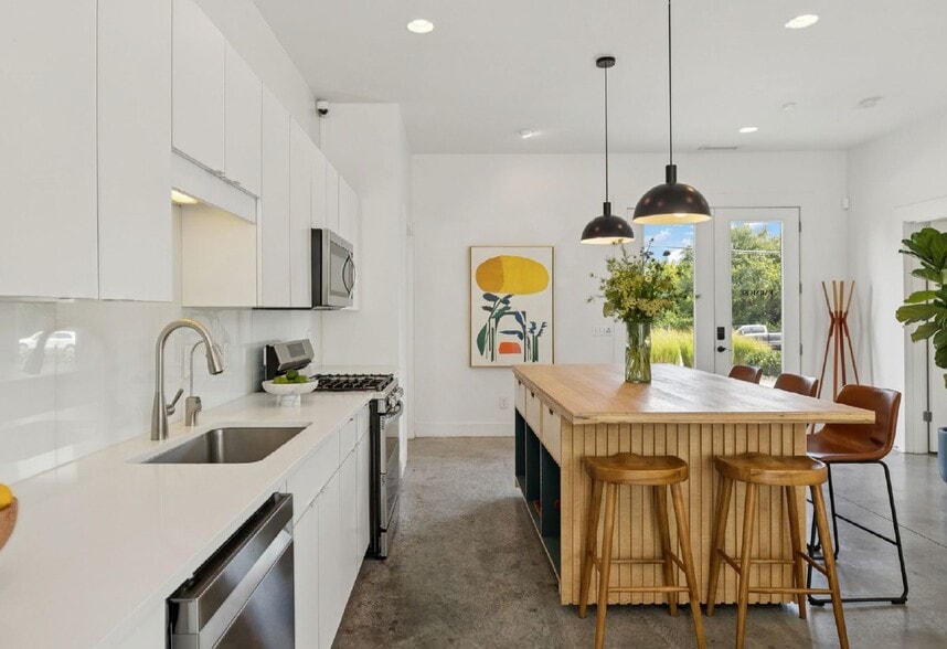 More Photos Of 2517 White Ave, Nashville Office Residential For Sale