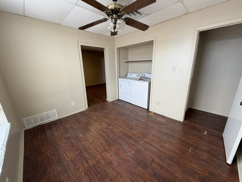 More Photos Of 7413 Wichita St, Fort Worth Self Storage For Lease
