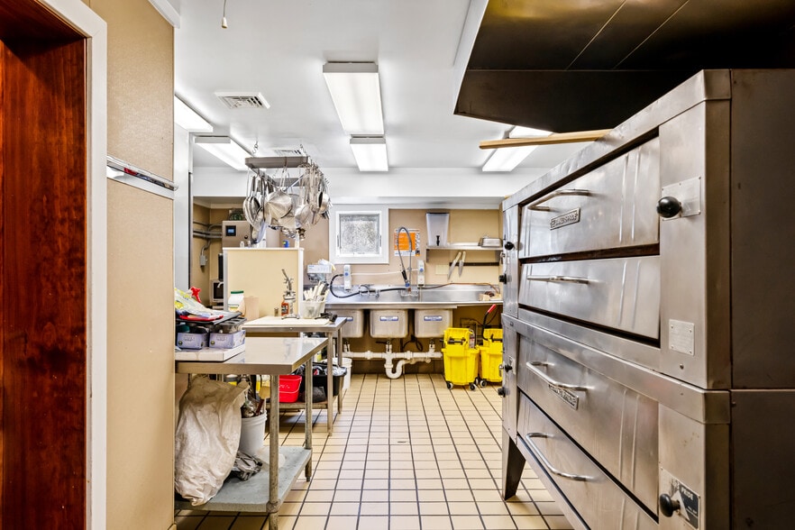 More Photos Of 5626 W Lincoln Hwy, Parkesburg Restaurant For Sale