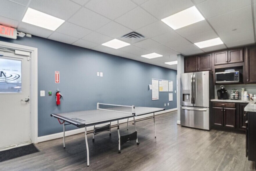 More Photos Of 28265 Three Notch Rd, Mechanicsville Freestanding For Lease