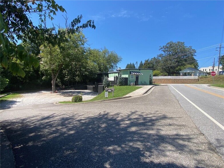 More Photos Of 270 E Main St, Dahlonega Freestanding For Sale