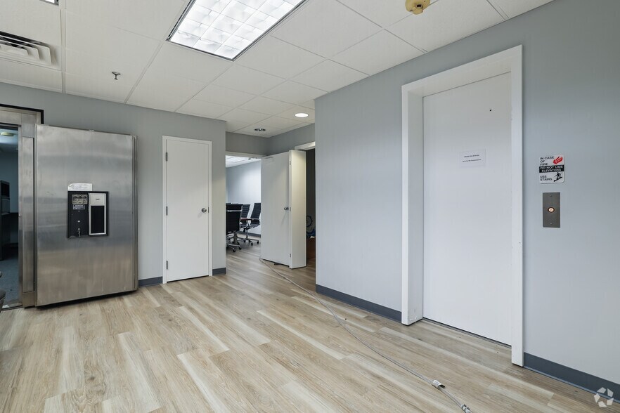 More Photos Of 424 E Grace St, Richmond Bank For Lease