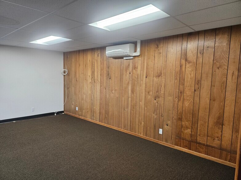 More Photos Of 15317 Paramount Blvd, Paramount Office For Lease