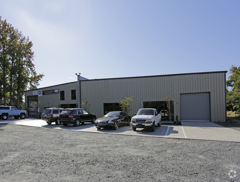 More Photos Of 4901 Wilkinson Blvd, Charlotte Warehouse For Lease