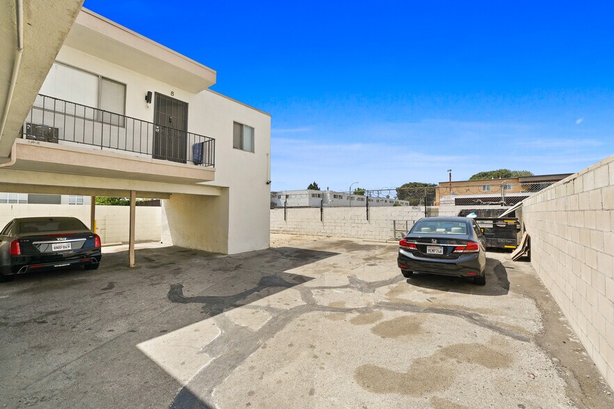 More Photos Of 11763 Hamlin St, North Hollywood Multifamily For Sale