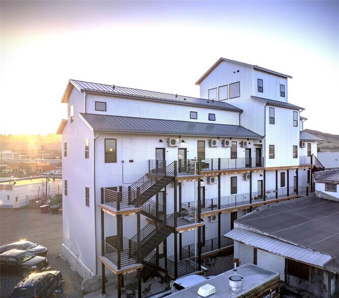 More Photos Of 924 E Park St, Livingston Apartments For Sale