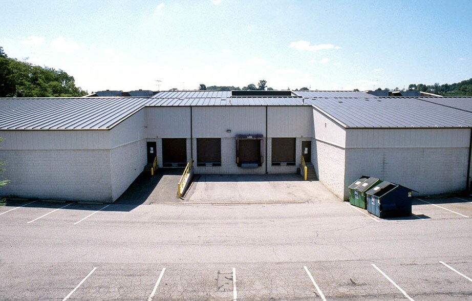 More Photos Of 500 Business Center Dr, Pittsburgh Light Distribution For Lease