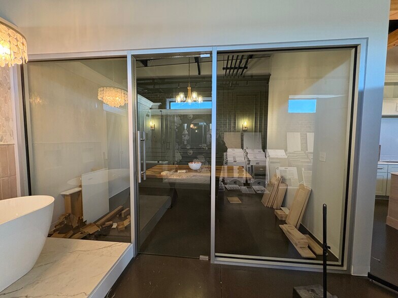 More Photos Of 2231 NW Broad St, Murfreesboro Showroom For Lease