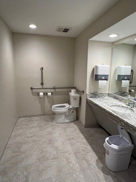 More Photos Of 4425 Belle Oaks Dr, North Charleston Light Distribution For Sale