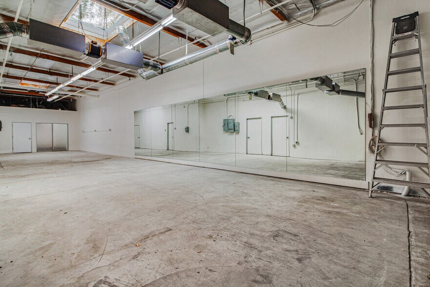 More Photos Of 2681 Dow Ave, Tustin Manufacturing For Lease