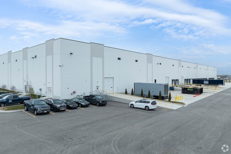 More Photos Of 9150 W 55th St, McCook Warehouse For Lease