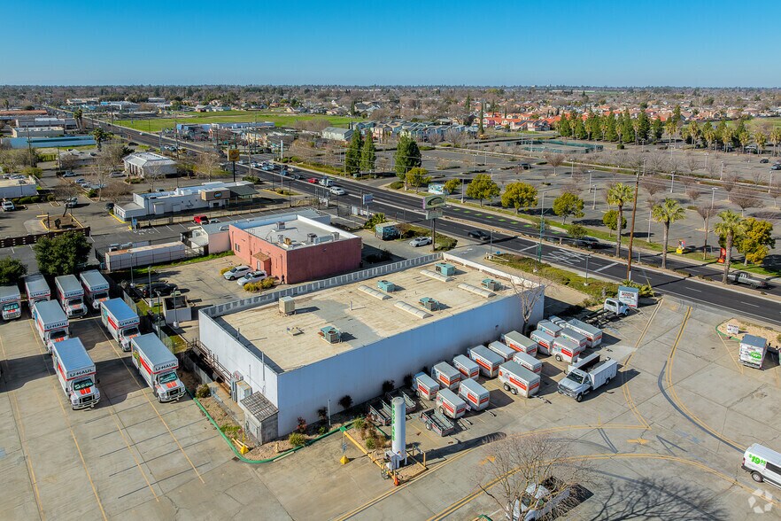 More Photos Of 3020 Florin Rd, Sacramento Freestanding For Lease