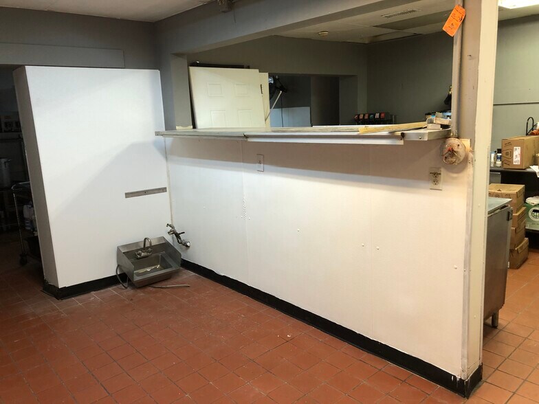 More Photos Of 321 N Main St, Hendersonville Restaurant For Lease