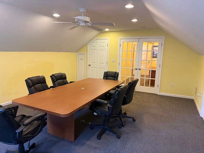 More Photos Of 688 Derby Ave, Seymour Warehouse For Lease