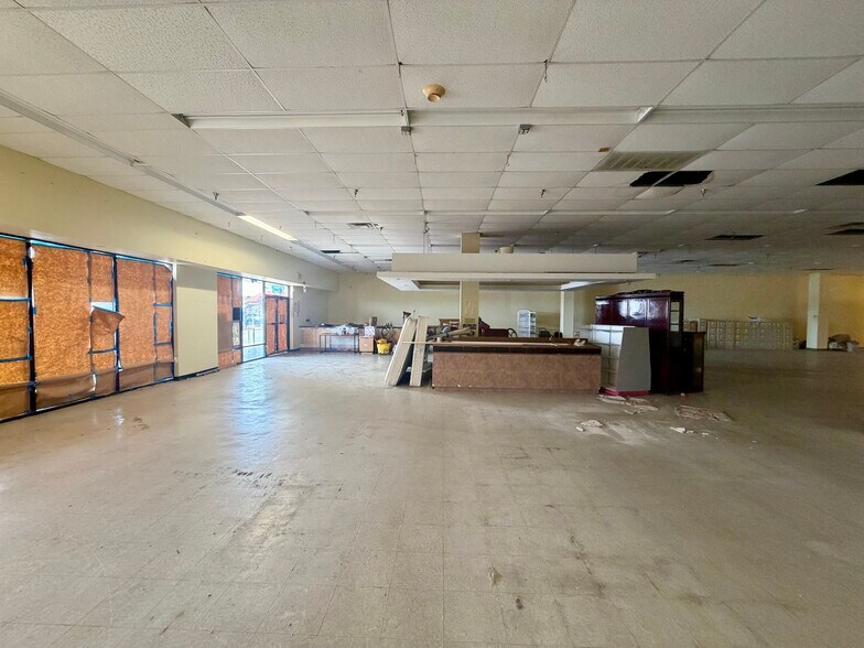 More Photos Of 5068 W Colonial Dr, Orlando Storefront For Sale