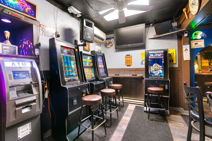 More Photos Of 610 Evans Ave, Mckeesport Bar For Sale