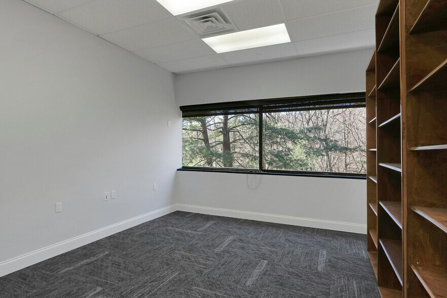 More Photos Of 100 Dutch Hill Rd, Orangeburg Medical For Lease