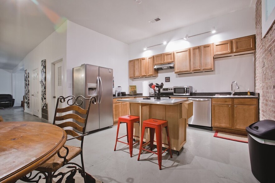 More Photos Of 179 Vance Ave, Memphis Office For Sale