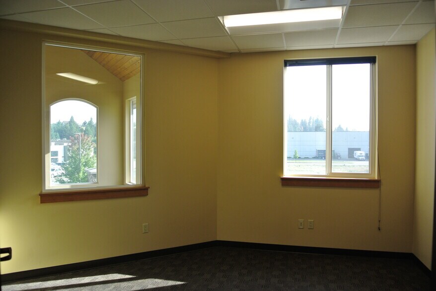 More Photos Of 3875 N Schreiber Way, Coeur d'Alene Warehouse For Lease