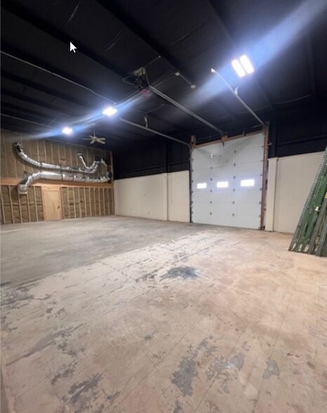 More Photos Of 1585 Gable St, High Point Warehouse For Lease