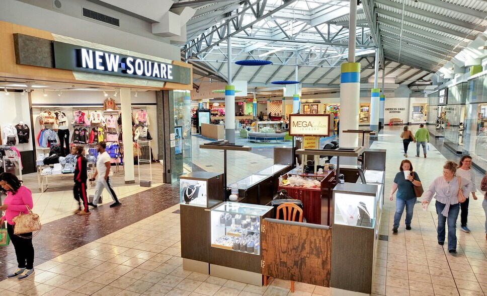 More Photos Of 2922-2930 Watson Blvd, Centerville Storefront For Sale