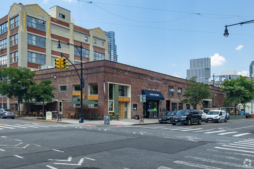 Primary Photo Of 113 Franklin St, Brooklyn Freestanding For Lease
