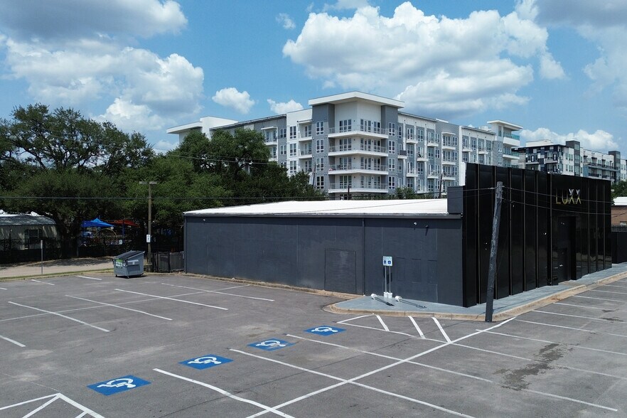 More Photos Of 5002 Washington Ave, Houston Bar For Lease