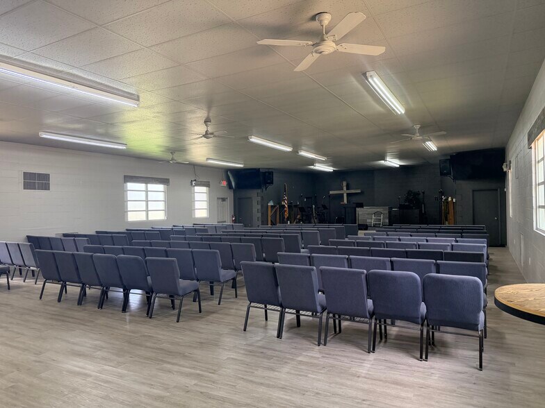 More Photos Of 2255 US 42, London Specialty For Lease