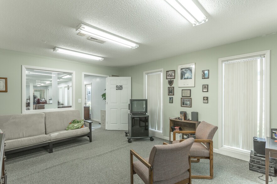 More Photos Of 4808 Hixson Pike, Hixson Office For Sale