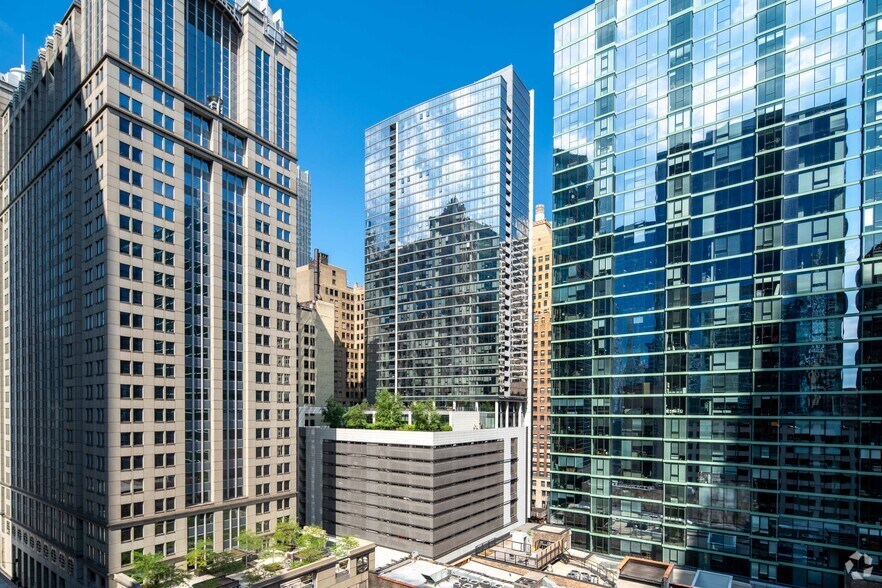 Primary Photo Of 210 N Wells St, Chicago Apartments For Lease